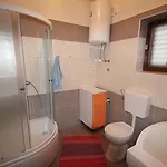 Comfortable Close To The Zára